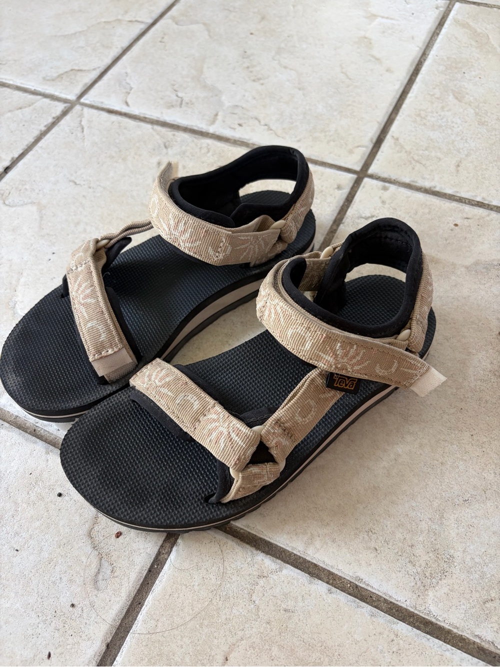 Teva universal trail sandals size 6